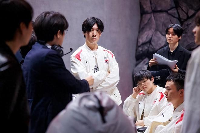 给予了她充 给予了她充