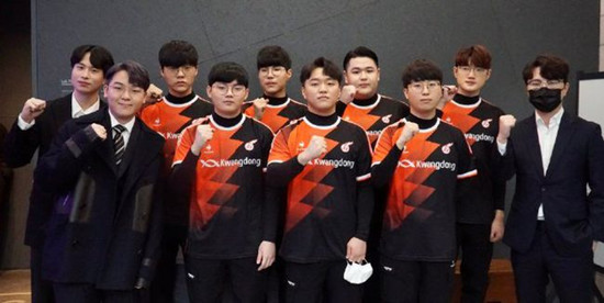 而奋力拼搏 而奋力拼搏